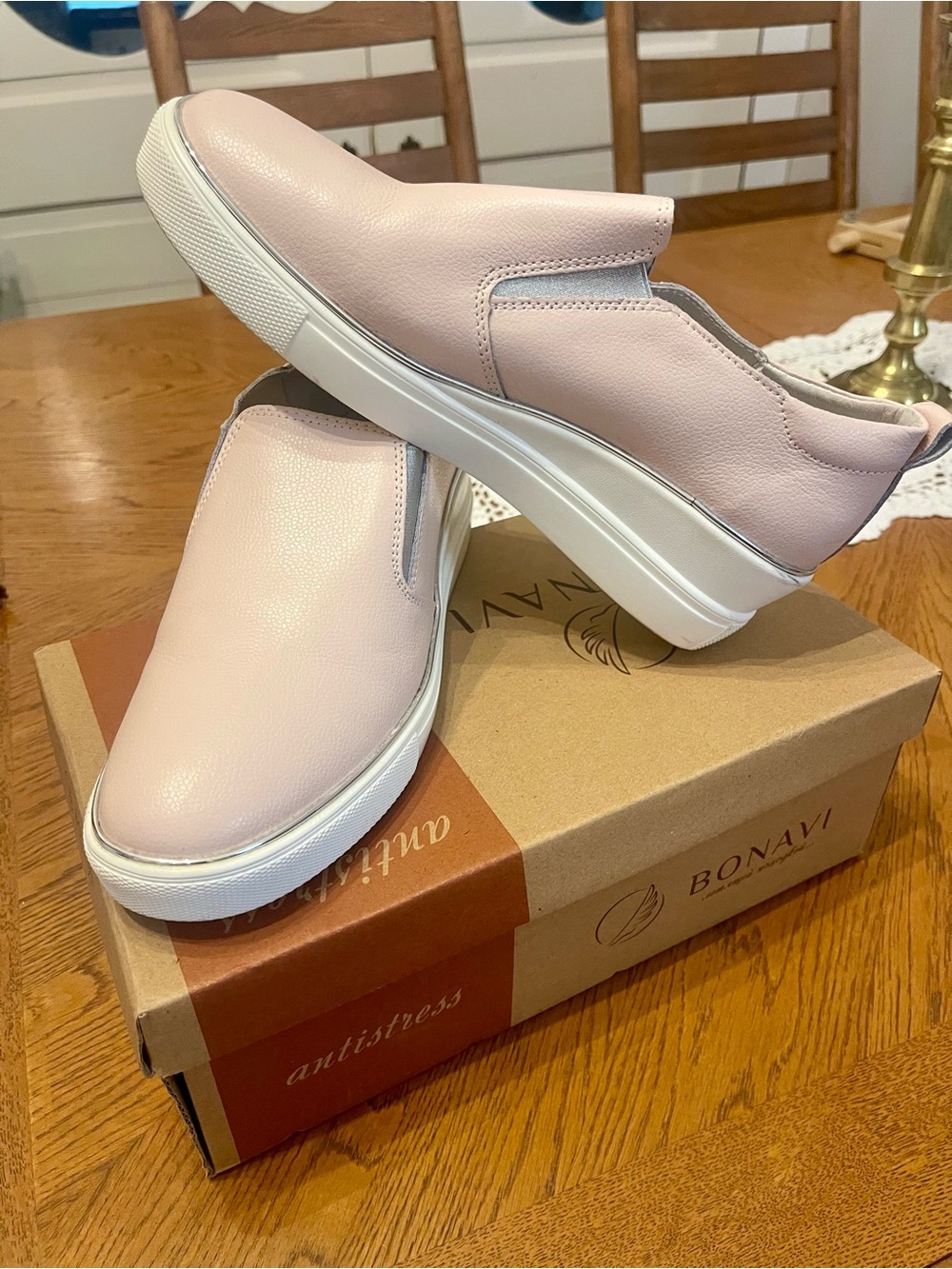 Bonavi pink leather slip ons